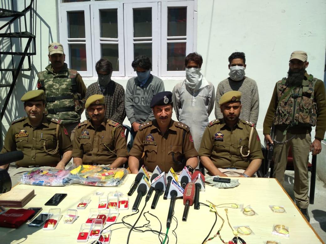 Srinagar police busts gang of burglars
